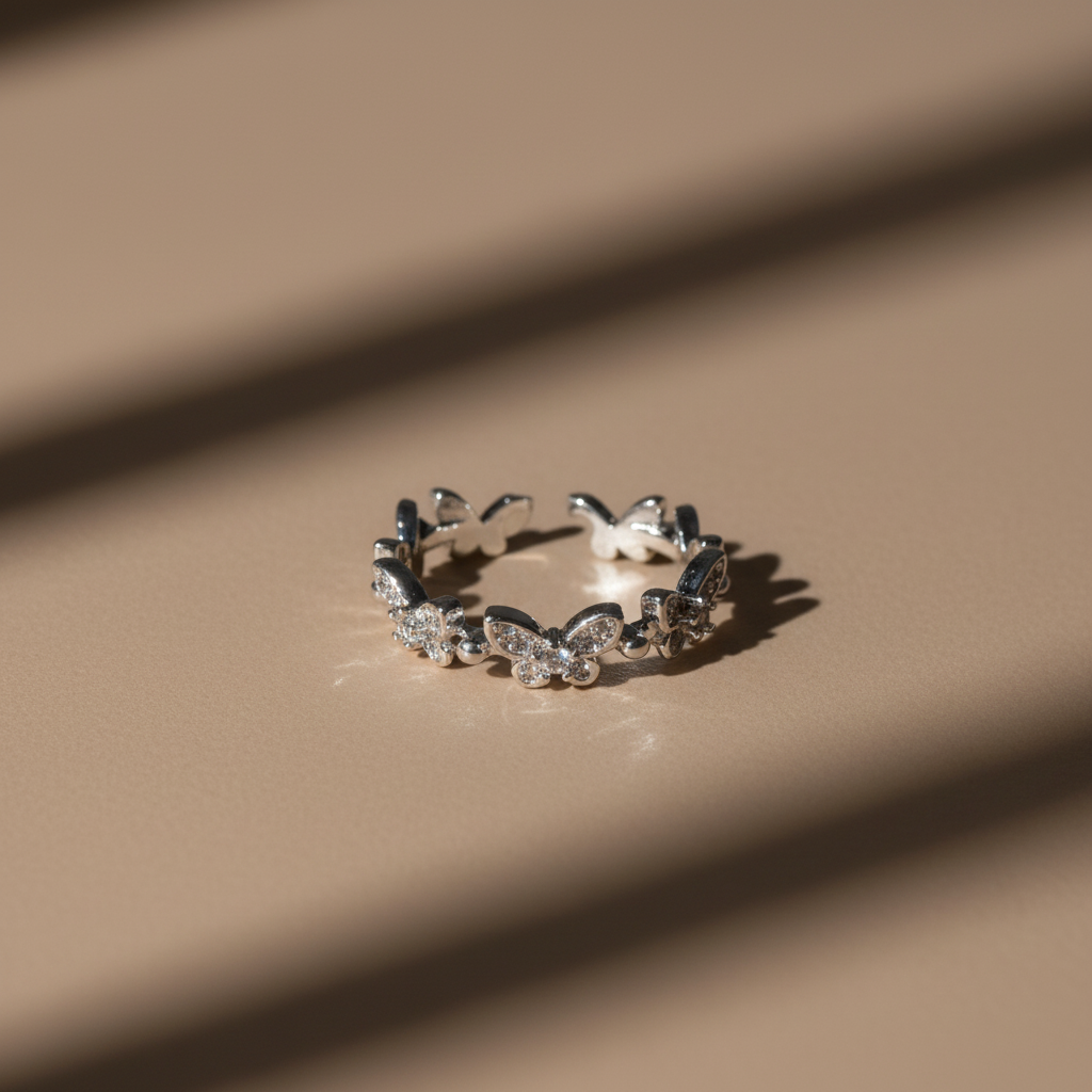 Luna Flutter Ring